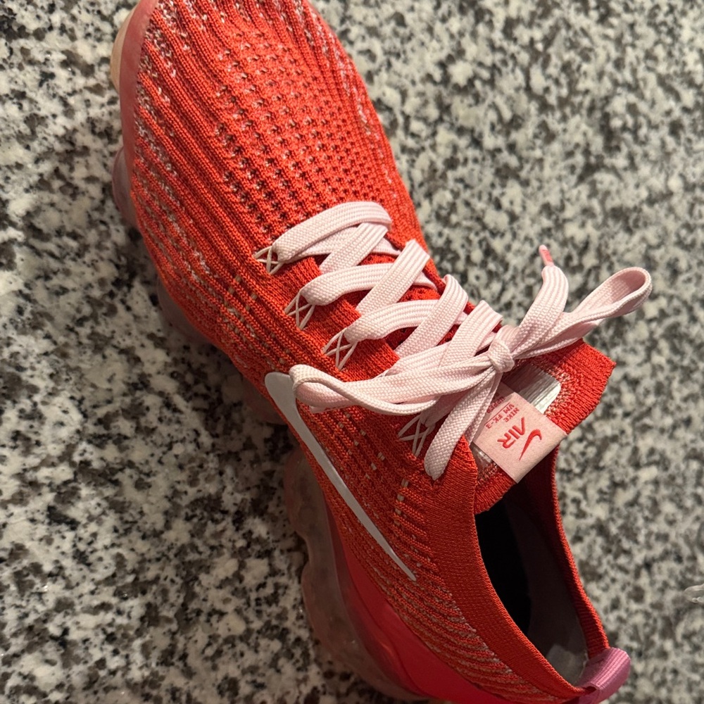 Nike Women's Vibrant hot pink Athletic Shoes